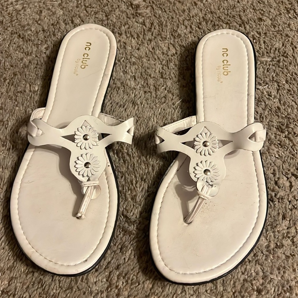 Bc club by Nicole white leather flower decal thong sandal size 11 - Picture 1 of 5